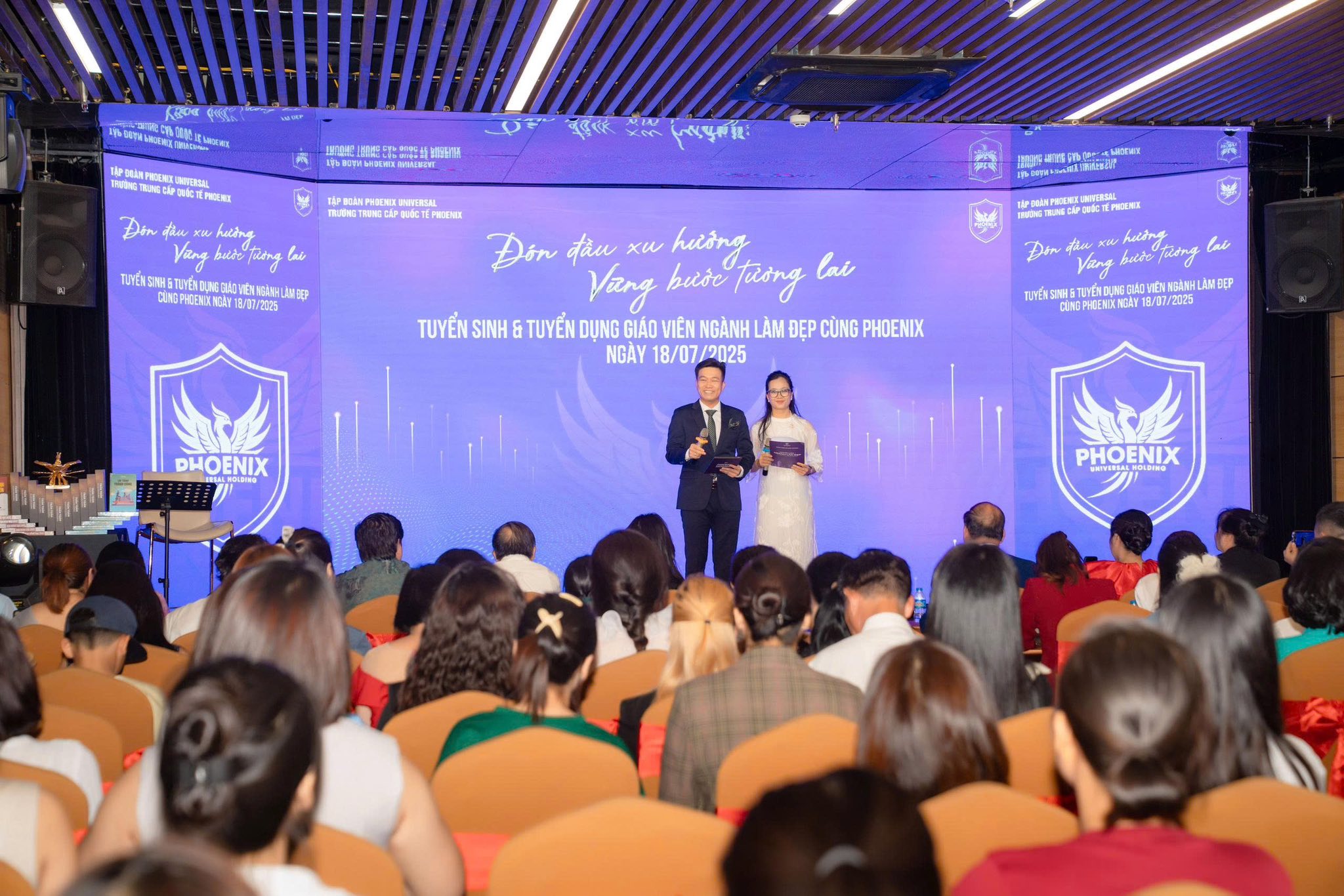 Sự kiện tuyển sinh, tuyển dụng đầu tiên của Trường Trung cấp Quốc tế Phoenix khép lại thành công rực rỡ.