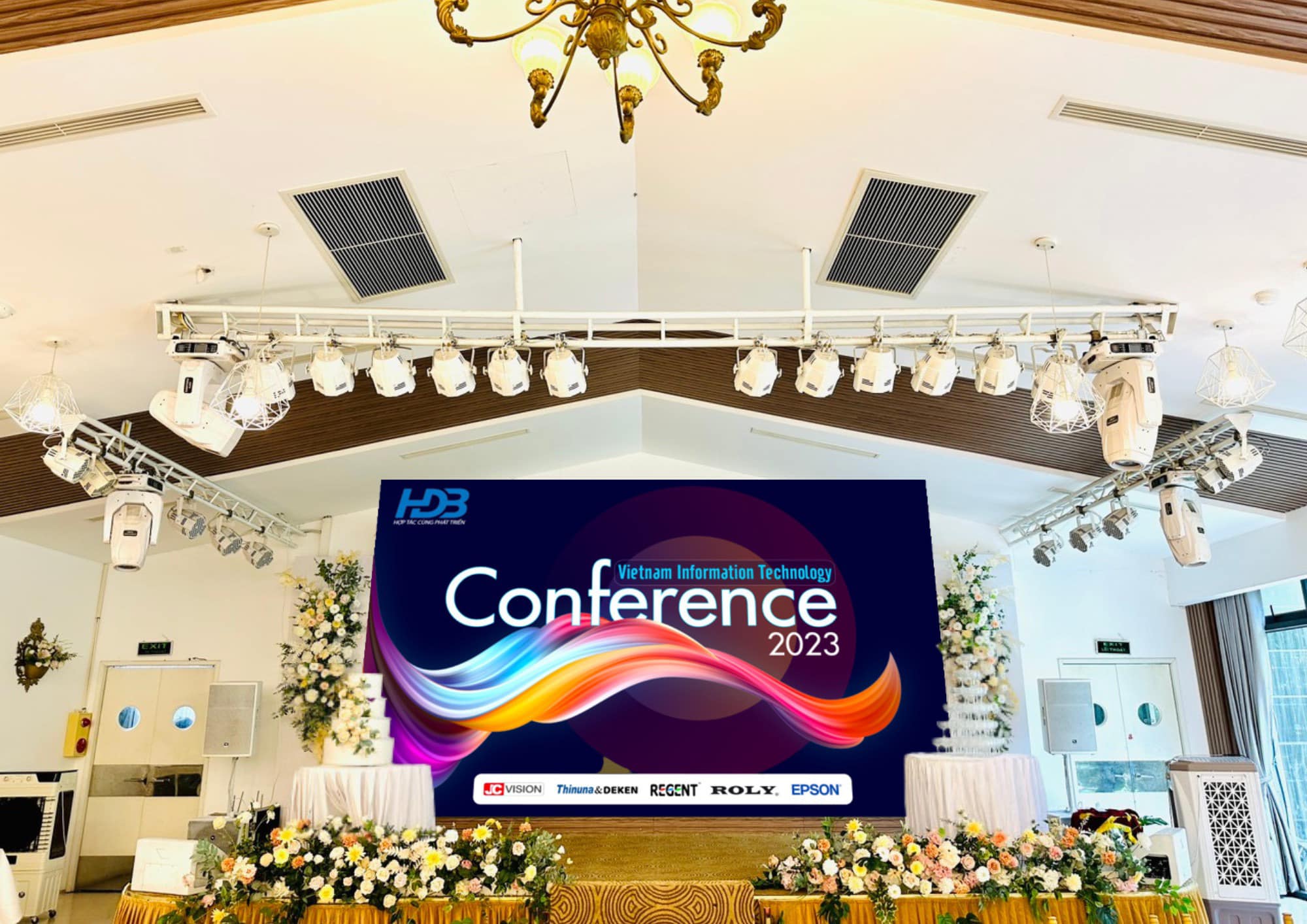 Doanh nhân Đỗ Hương Ly tham dự Hội Thảo VietNam Infomation Technology Conference 2023 do HĐB Hà Nội đồng hành cùng các hãng trình chiếu & âm thanh quốc tế tổ chức.