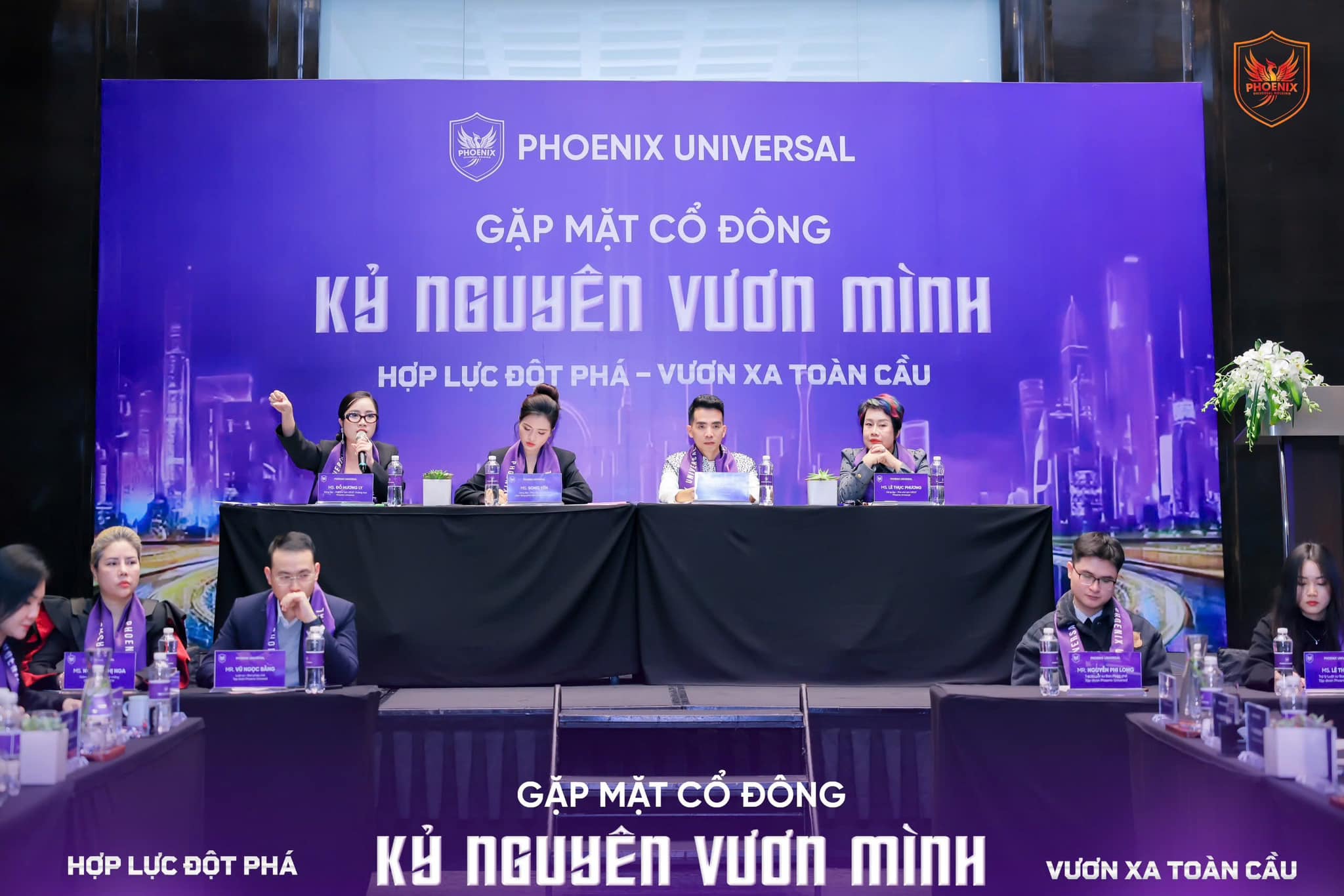 Phoenix Universal – Gặp mặt cổ đông